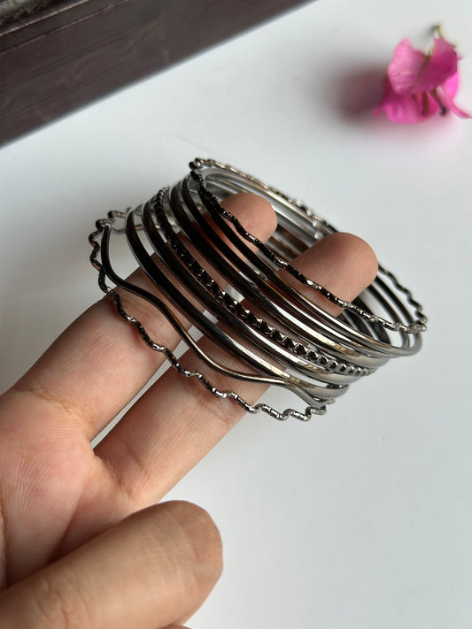 Black Wavy Bangles Stack
