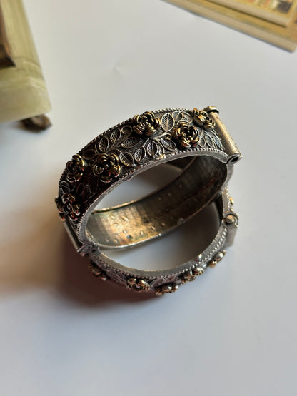 Dual Tone Flower Embossed Kara
