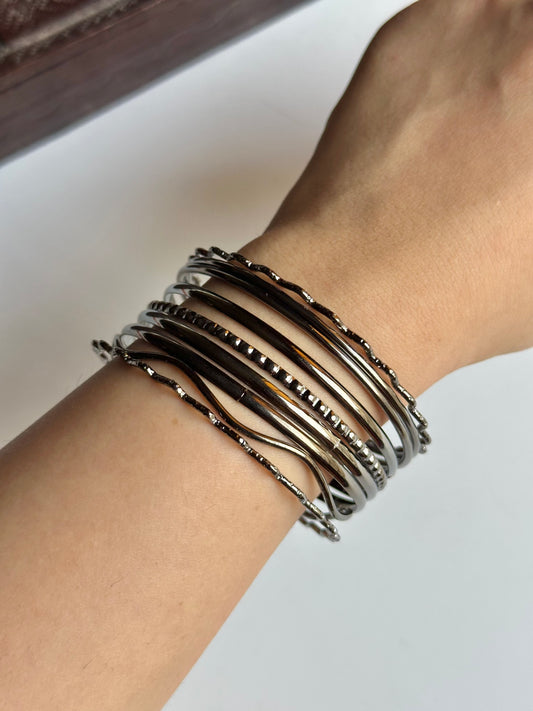 Black Wavy Bangles Stack