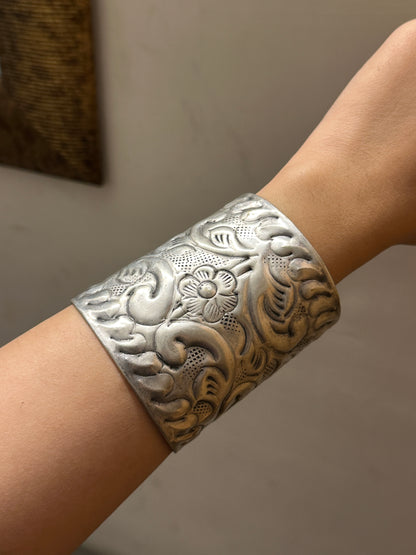 Matelic Tribal Handcuff
