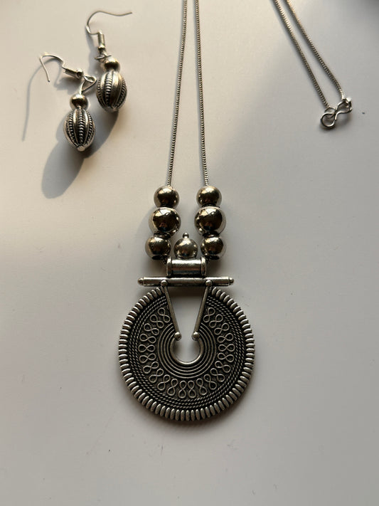 Round cut Pendant Set