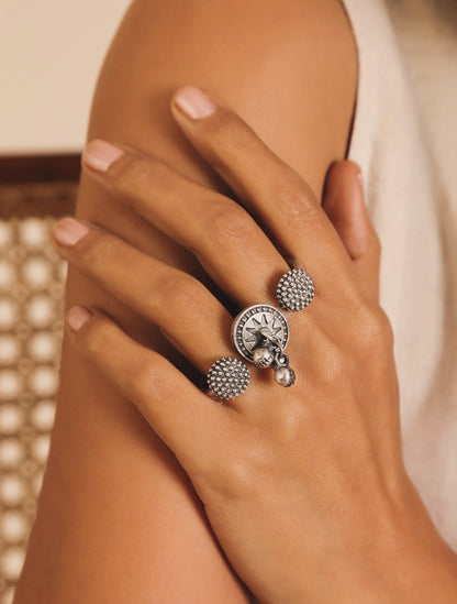 Adjustable two finger ring
