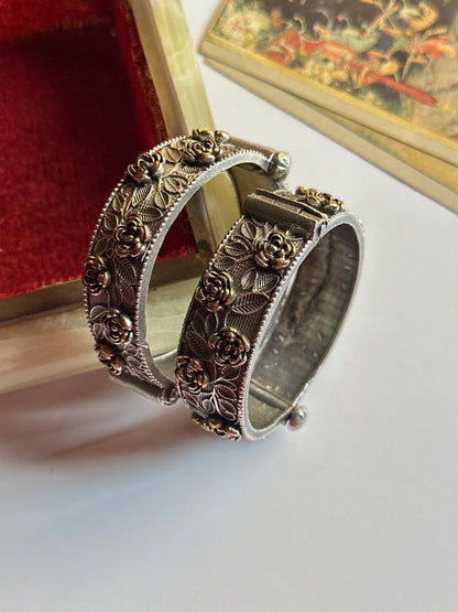 Dual Tone Flower Embossed Kara