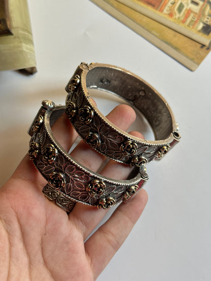 Dual Tone Flower Embossed Kara