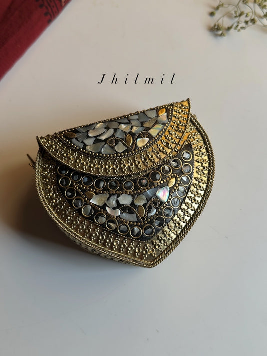 Paan Clutch