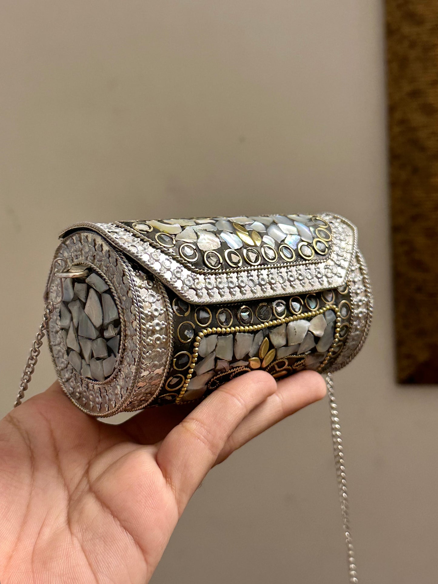 Cylinder Round Metal Clutch