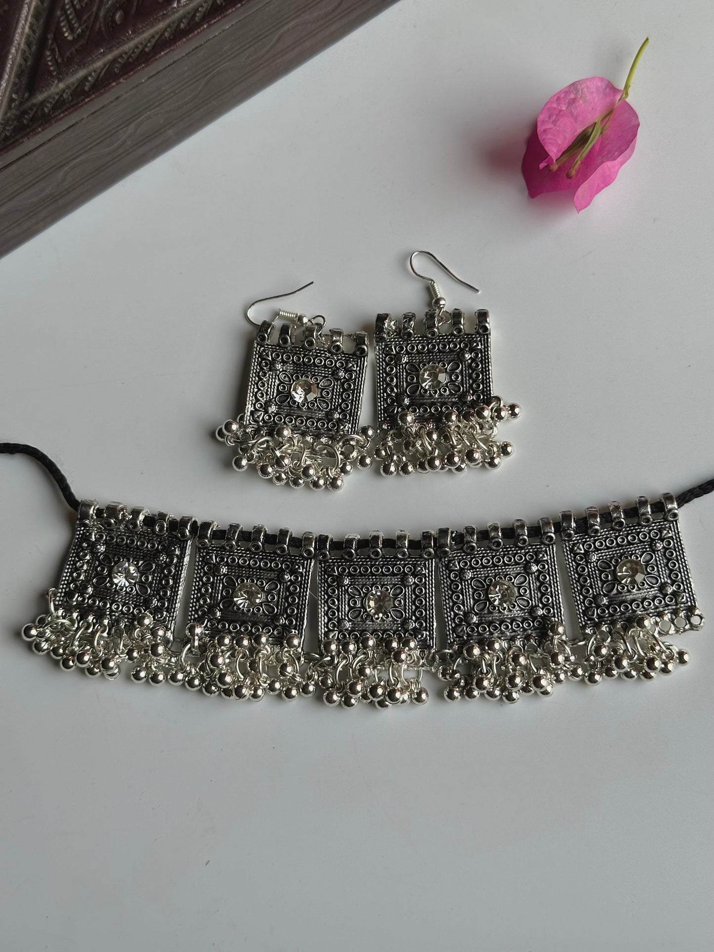 Square Dori Choker Design 2
