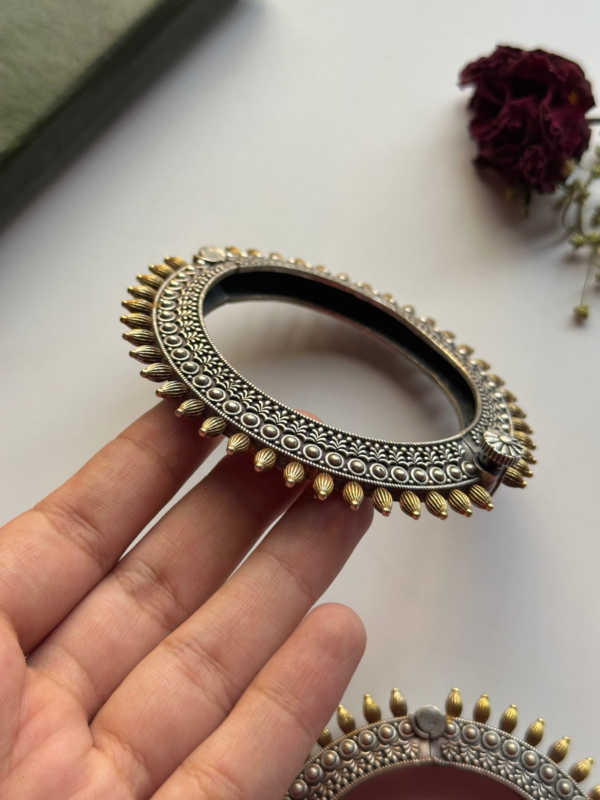 Dual Tone Spikes Kara