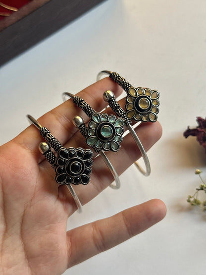 Flower stone Handcuff