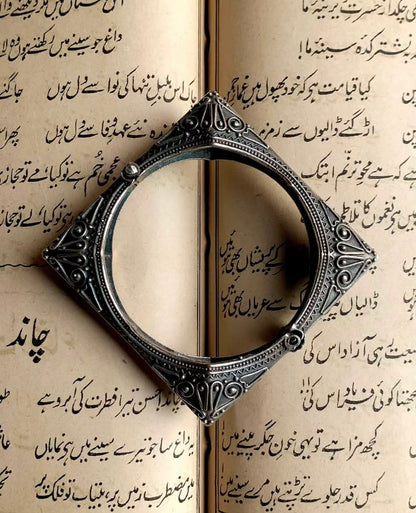 Sqaure Oxidized Kara