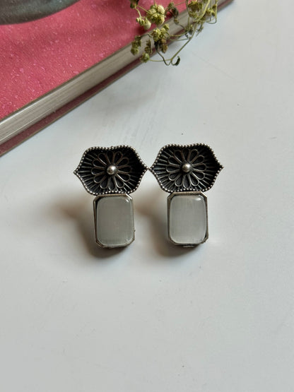 Daisy Studs