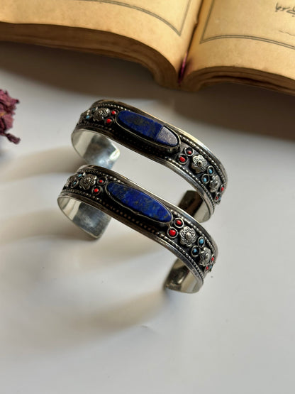 Vintage Metal Handcuff - 12