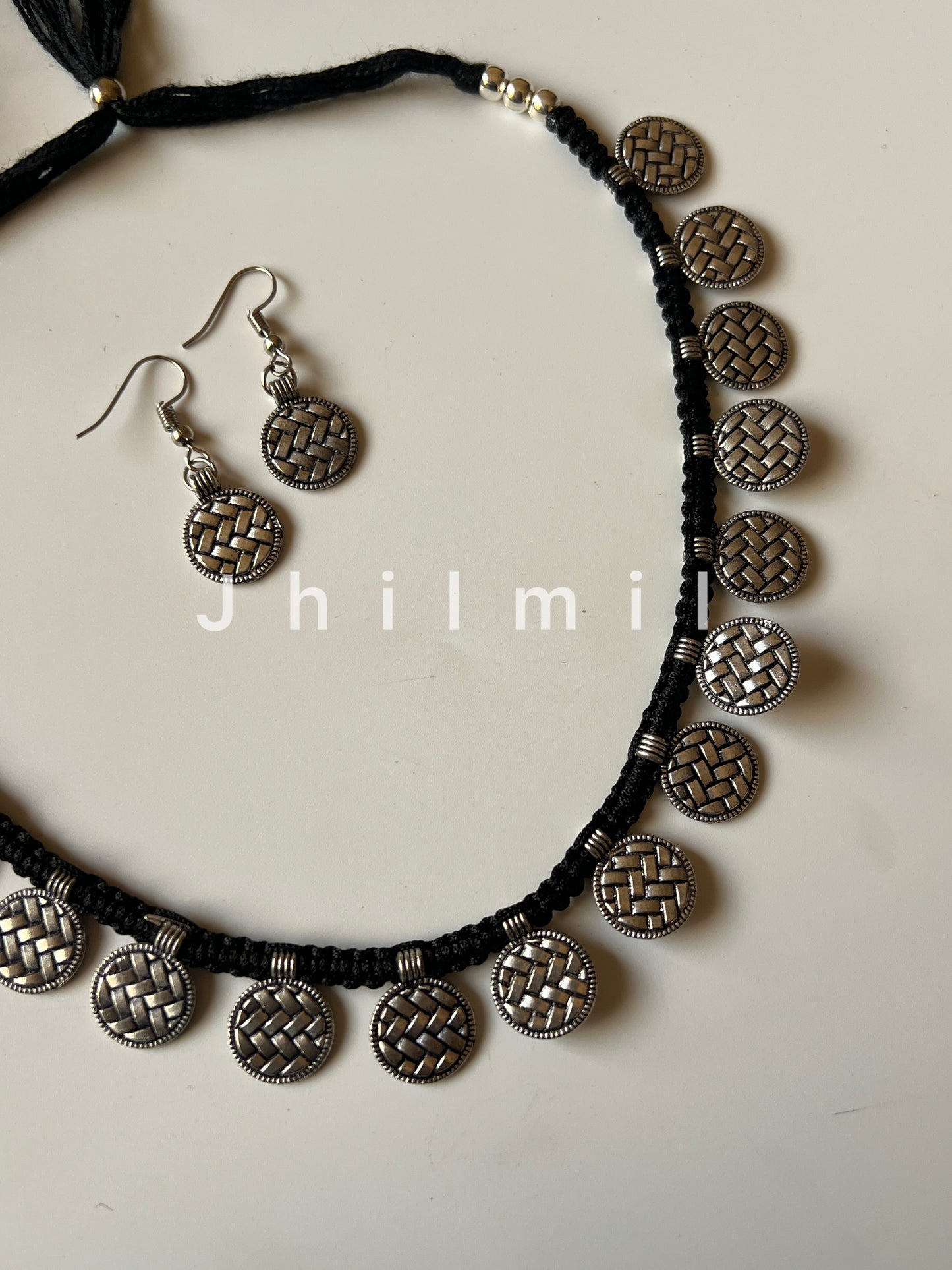 Minimal Dori Choker Design 1