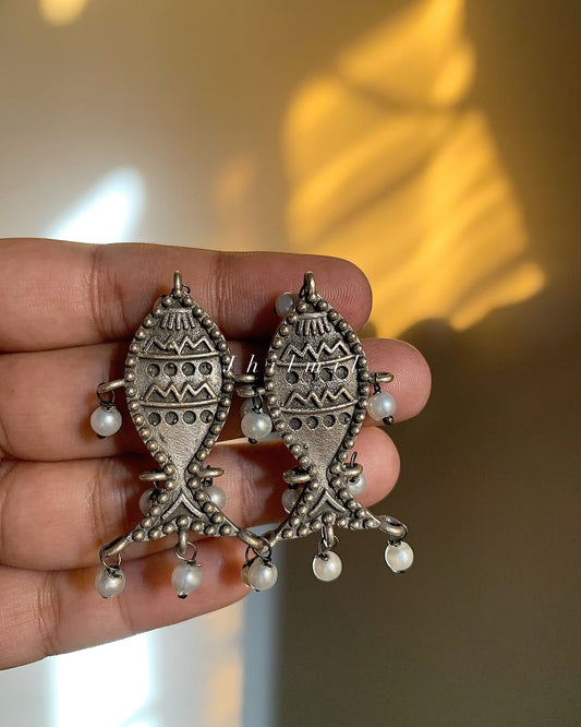 Fish studs