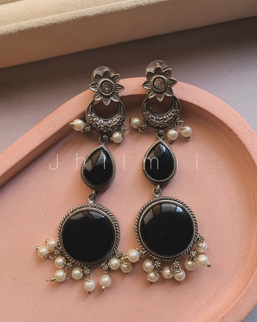 Mini Chand Dangling Ear candy