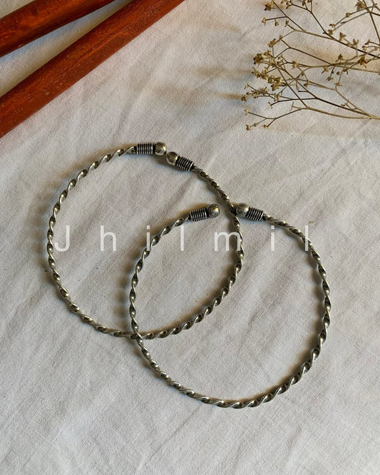 Minimal Spiral Foot Kara