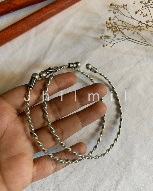 Minimal Spiral Foot Kara