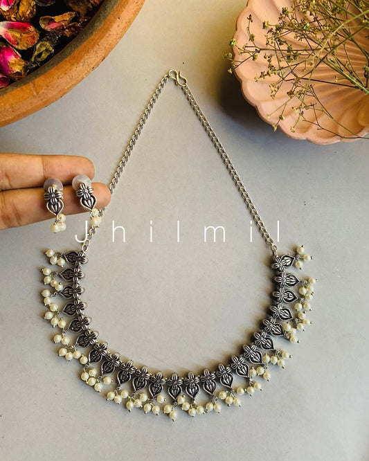 Minimal Pearl Choker