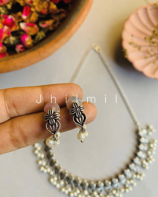 Minimal Pearl Choker