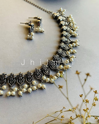 Minimal Pearl Choker