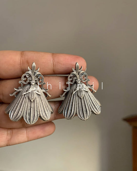 Lamp Carved Studs