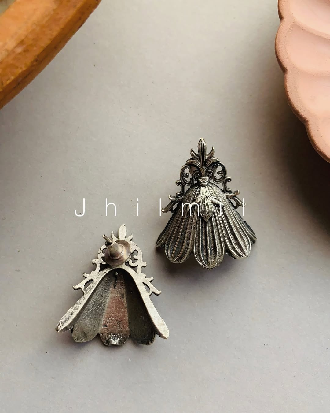 Lamp Carved Studs