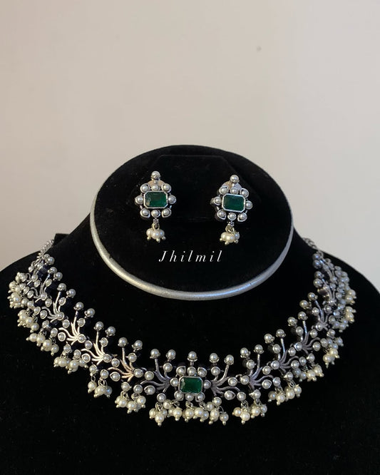 Faux Pearl neclace