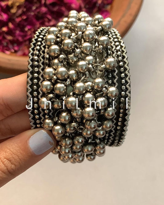 Adjustable beaded handcuff