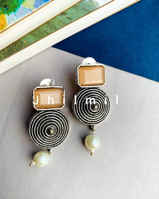 Round Pearl Drop Ear Candy