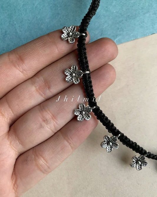 Minimal Flower Dori Choker