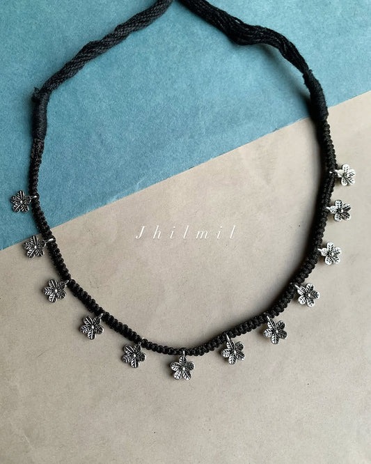 Minimal Flower Dori Choker