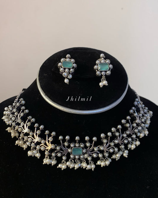 Faux Pearl neclace