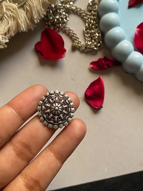 Small Oxidized Ring 004