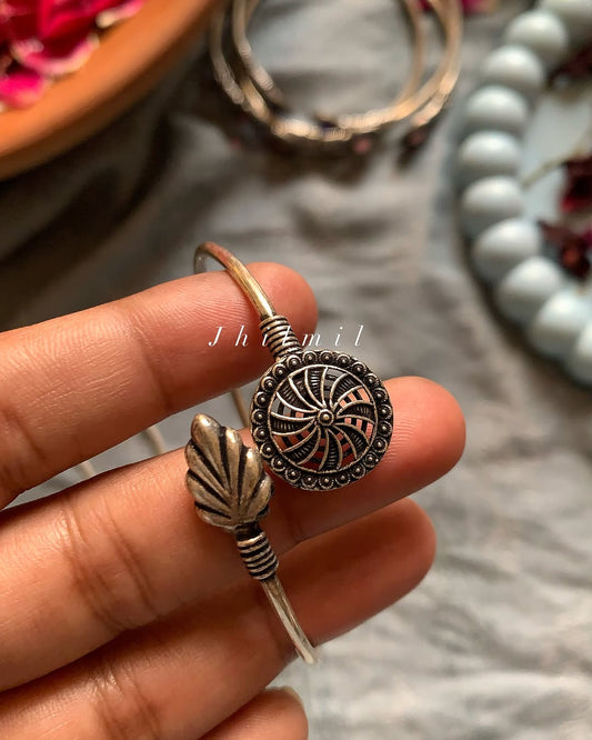 Daily wear Handcuff - Round Leaf Design