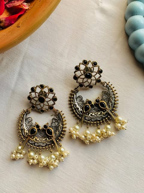 Seerat pearl earrings