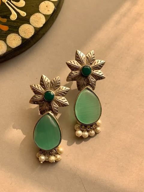 Flower stone drop Ear candy