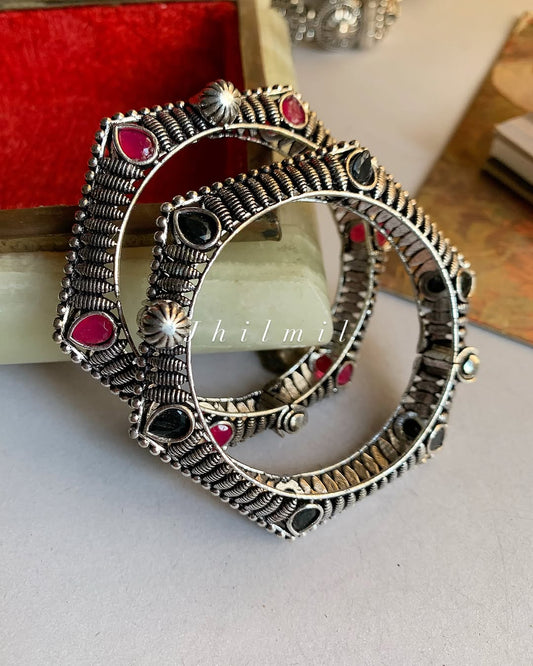 Sitara Studded kara