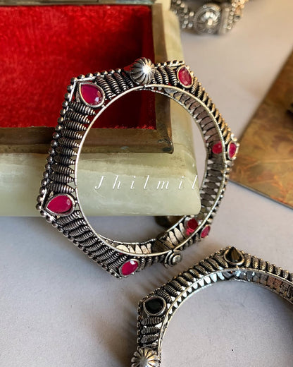 Sitara Studded kara
