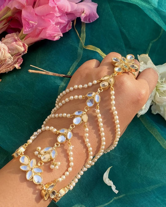 Kundan and pearl Hath phool 