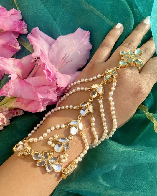 Kundan and pearl Hath phool