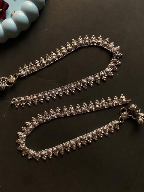 Angoor Pazaib pair