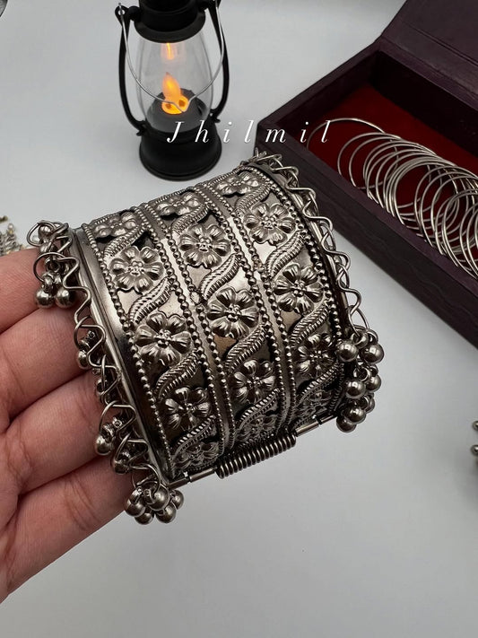Phool Handcuff
