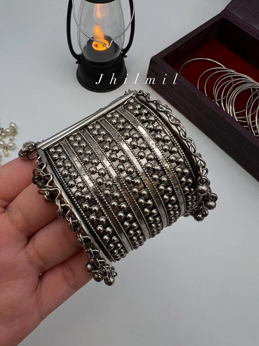 Dotted Handcuff