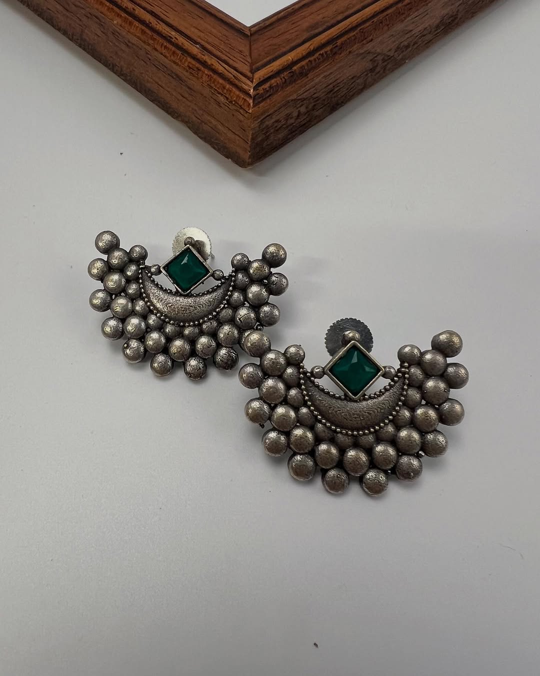 Stone Pankhi ear candy